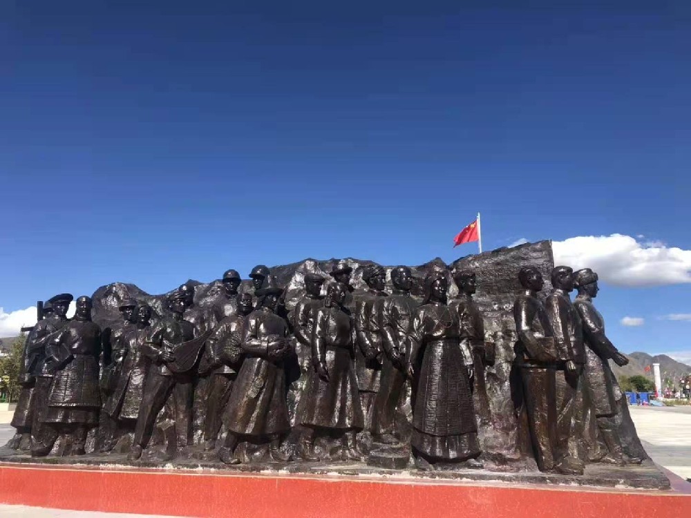 日喀则市民族团结雕塑